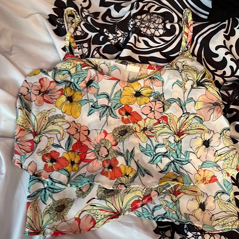 La Hearts white flower crop top size small